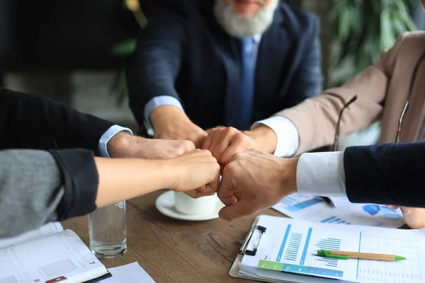 Empreendedores Trabalho Equipe Empilhamento Mão Juntos Conceito — Fotografia de Stock