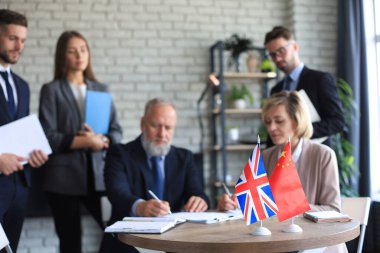 Birleşik Krallık ve Çinli liderler bir belge imzaladı