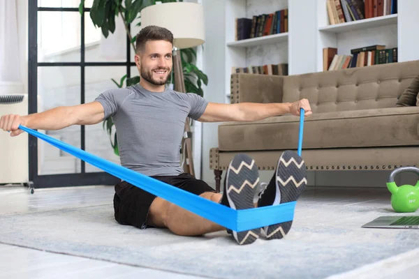 Homem Bonito Fazer Exercício Desportivo Casa Durante Quarentena Conceito Vida — Fotografia de Stock