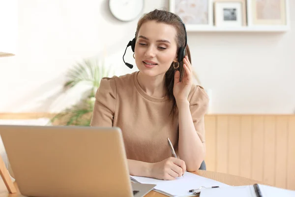 Freelance Operator Talking Headsets Consulting Clients Home Office — Stock Photo, Image