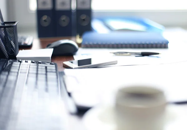 ofis malzemeleri ve kahve fincanı tablo