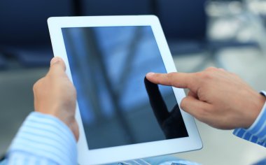 midsection dijital tablet kullanma office iş adamı