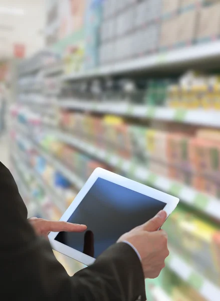 Businessman checking inventory — Stock Photo, Image