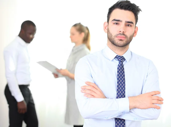 Immagine di due giovani imprenditori che interagiscono all'incontro — Foto Stock