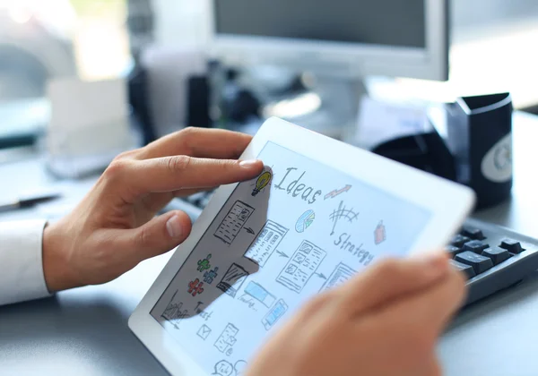 Mãos segurando Digital Tablet Idéia de Lançamento — Fotografia de Stock