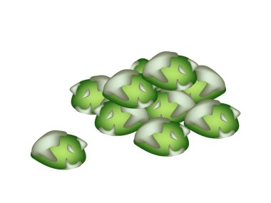Wasabi bezelye beyaz zemin üzerine yığını