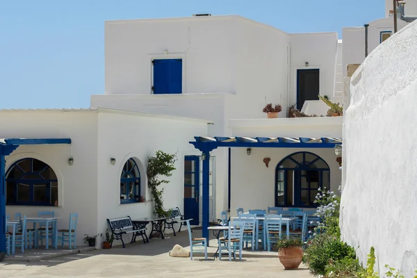 Casas de pueblo patio en Santorini Imágenes de stock libres de derechos