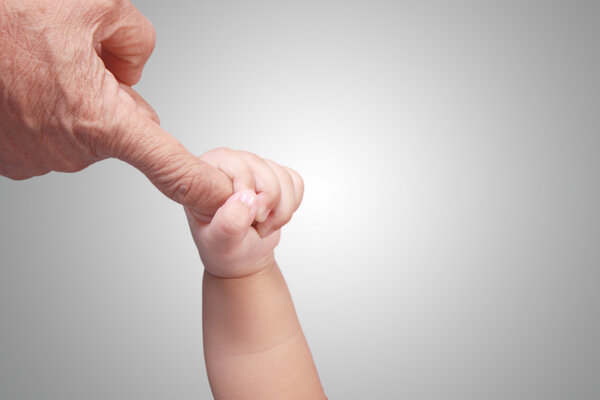 Пожилые люди и дети
