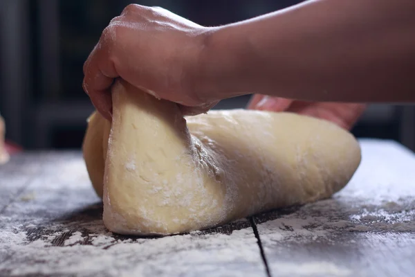 Прийняття тісто хліб — стокове фото