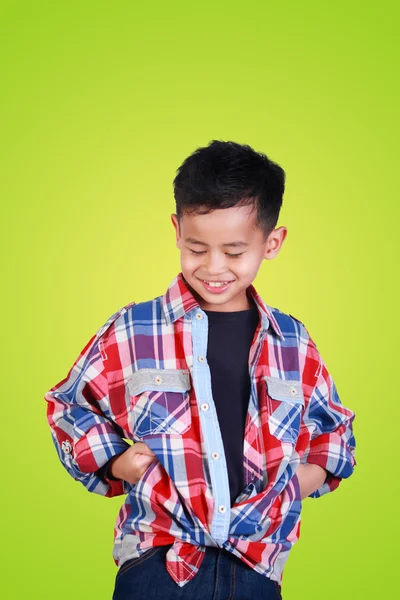Азіатський хлопчик посміхається — стокове фото