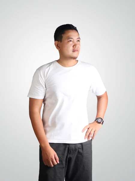 Anak muda mengenakan kemeja putih — Stok Foto