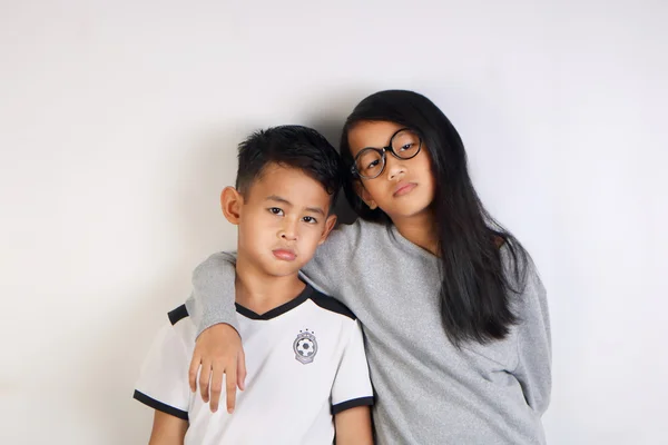 Азіатський брат і сестра — стокове фото