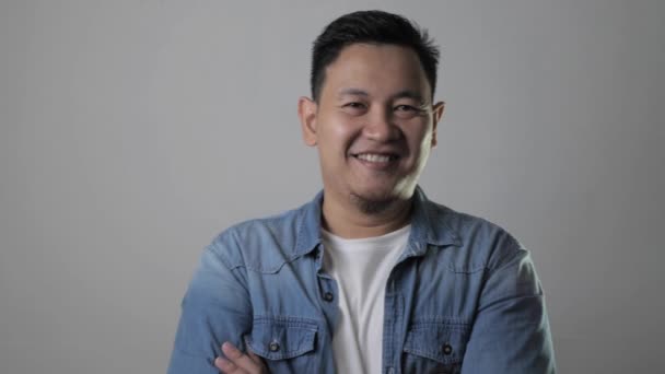 Retrato Joven Feliz Atractivo Lindo Hombre Asiático Sonriendo Alegremente Gesto — Vídeos de Stock