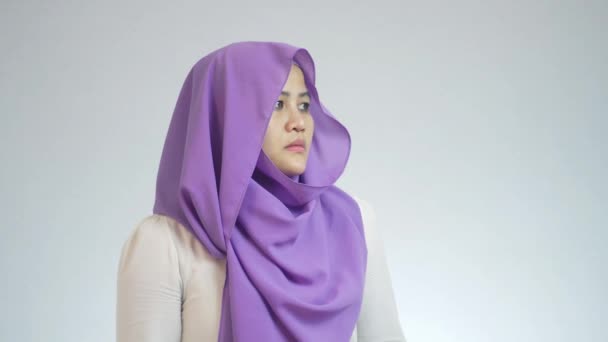 Üzgün Asyalı Müslüman Kadın Ağlıyor Hayal Kırıklığı Üzüntüsü Konsepti — Stok video