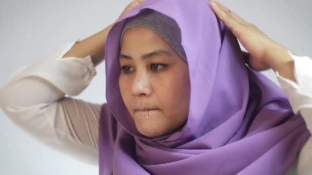 Mooie Aziatische Moslim Vrouw Dragen Hijab Hoofddoek Voor Moslim Vrouw — Stockvideo