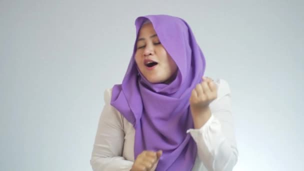 Wanita Muslim Asia Yang Cantik Menari Penuh Kesenangan Aktivitas Rekreasi — Stok Video