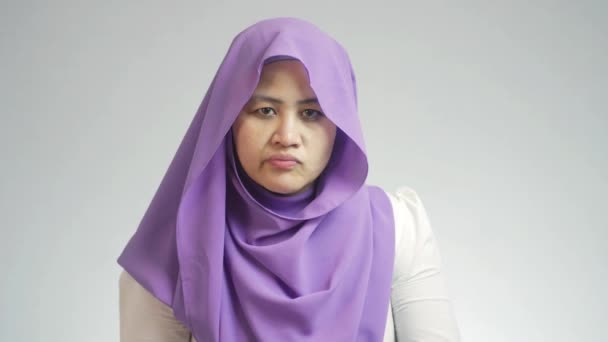Ασιάτισσα Μουσουλμάνα Επιχειρηματίας Αφεντικό Διευθυντής Ηγέτης Κυρία Φαινόταν Θυμωμένος Ενώ — Αρχείο Βίντεο