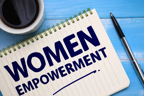 Women Empowerment Parole Testo Tipografia Scritta Carta Sfondo Legno Vita — Foto Stock