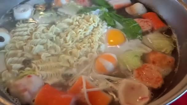 数寄屋造りやしゃぶしゃぶ アジア料理 韓国料理のクローズアップ — ストック動画