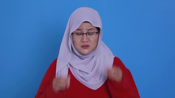 Portrait Asian Muslim Woman Wearing Hijab Adjusting Her Eyeglasses Trying — Stock Video