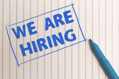 Beyaz kağıda, hayata ve ticarete yönelik ilham verici konsepte yazı yazıyoruz.