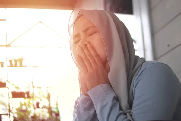 Sad Muslim Woman Contemplating Something While Sitting Her Home — Stock Photo, Image