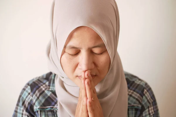 Triste Anxiété Déprimée Asiatique Musulmane Femme Pensant Contempler Mauvaise Chose — Photo