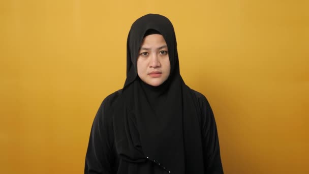 Portrait Asian Muslim Businesswoman Wearing Hijab Shows Refusal Denial Gesture — Stock Video