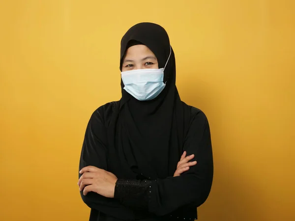 Asiatique Musulmane Femme Portant Hijab Masque Pendant Coronavirus Covide Pandémie — Photo