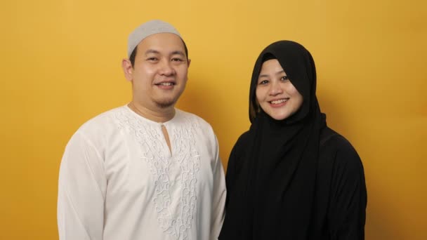 Glad Asiatisk Muslim Par Gör Hand Klappa Applåder Gest Mot — Stockvideo