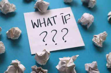 Peki ya mavi arka plan, yaşam ve iş motivasyon konseptine karşı kağıda yazılmış metin yazıları...