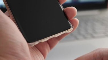 Akıllı telefona USB kablosu tak, şarj et veya cep telefonuna veri transferi yap, kapat