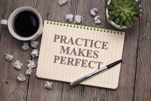 Practice Makes Perfect Κείμενο Λέξεις Τυπογραφία Γραμμένο Χαρτί Την Επιτυχία — Φωτογραφία Αρχείου