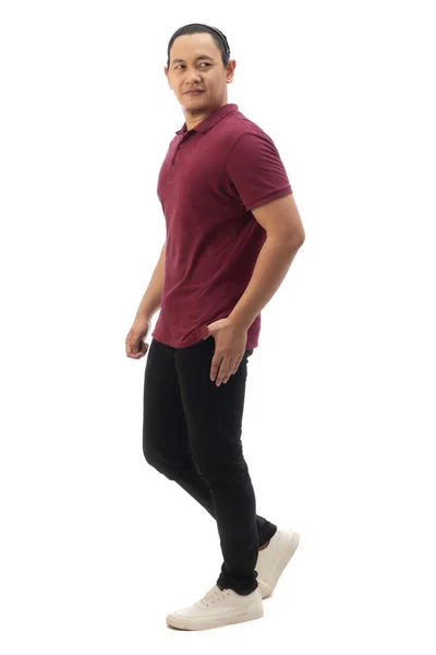 Hombre Asiático Con Camisa Roja Granate Denim Negro Zapatos Blancos —  Fotos de Stock