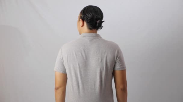 Camiseta Con Cuello Blanco Modelo Maqueta Vista Trasera Modelo Masculino — Vídeo de stock