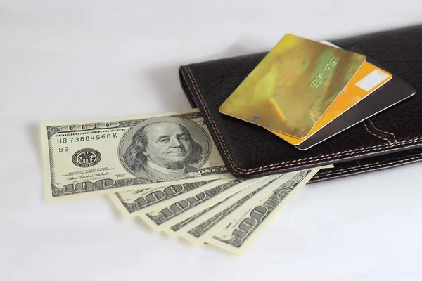 Dinheiro e cartão de crédito — Fotografia de Stock