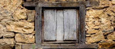 Bir dağ köyünün taş evleri.