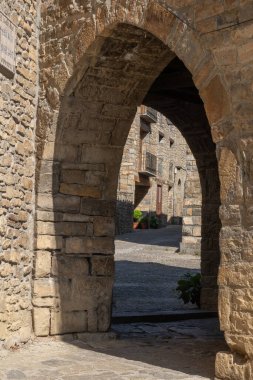 Bir dağ köyünün taş evleri.