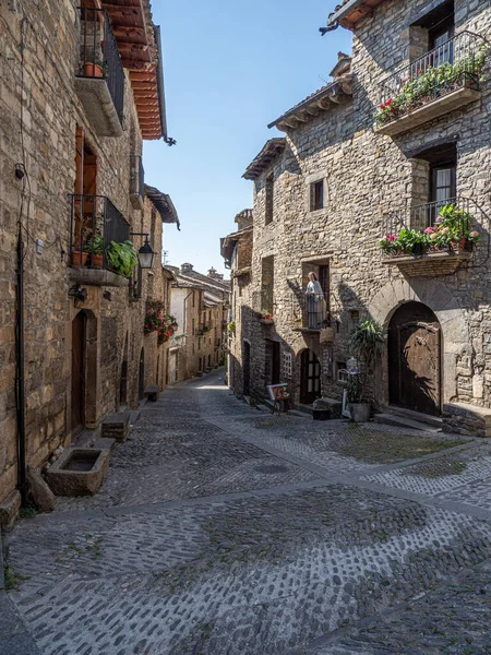 Bir dağ köyünün taş evleri.