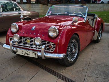 Barselona-Katalonya-İspanya-30 Eylül 2018, İspanya 'da klasik klasik klasik bir araba etkinliği sırasında titizlikle muhafaza edilen üstü açık İngiliz Triumph TR3 aracının yakın plan görüntüsü.