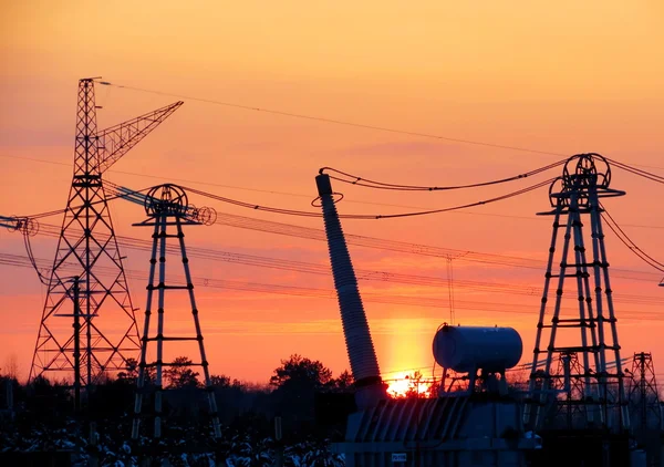 Sous-stations électriques dans la vie de la personne — Photo