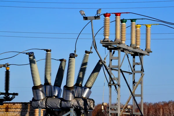 Subestações elétricas em vidas da pessoa — Fotografia de Stock
