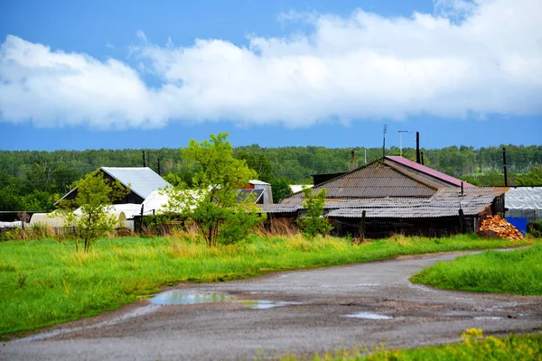 西伯利亚的大部分居民点都在这个村子里 — 图库照片