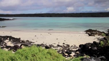 Galapagos Ulusal Parkı'ndaki Çin Şapka Adası Plajı, Ekvador