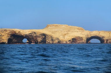 Peru 'daki Ballestas Adaları' nda kaya oluşumları