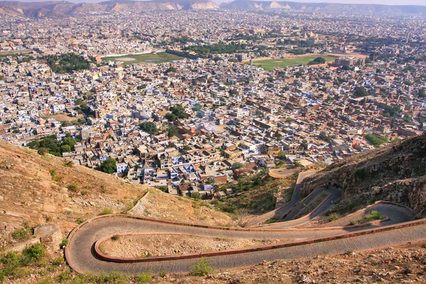 Winding road leading to Nahargarh Fort in Jaipur, Rajasthan, Ind — 图库照片