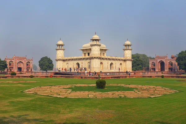 Tumba de Itimad-ud-Daulah en Agra, Uttar Pradesh, India — Foto de Stock