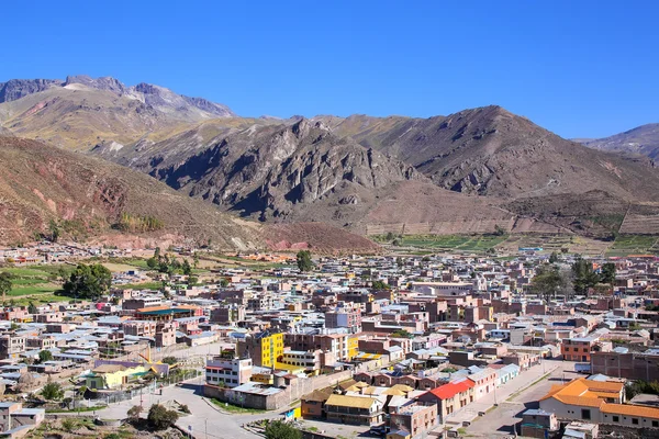 Vista de la ciudad de Chivay desde vistas, Perú — Foto de Stock