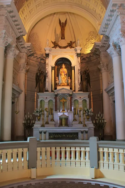 ASUNCION, PARAGUAY - 26 DICEMBRE: Interno del Pantheon Nazionale degli Eroi il 26 dicembre 2014 ad Asuncion, Paraguay. È il mausoleo dove giacciono i resti dei grandi eroi del Paraguay — Foto Stock