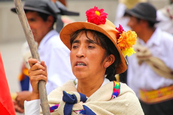 Lima, Peru-januari 31: Onbekende vrouw presteert tijdens Festival van de Virgin de la Candelaria op januari 31,2015 in Lima, Peru. Kern van het festival is dansen uitgevoerd door verschillende Dansscholen — Stockfoto